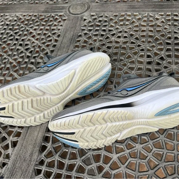 Saucony Gray and Blue Sneakers with Modern Design - Picture 4 of 6